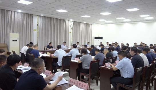 鄢陵县委常委会召开第141次（扩大）会议 李亚强主持并讲话