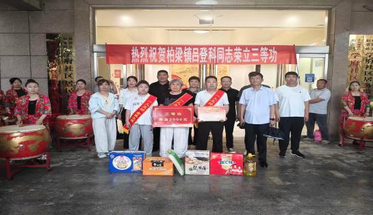 喜报送家门 尊崇暖军心——鄢陵县开展“八一”节前立功送喜报