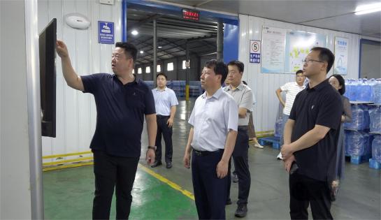 县委书记李亚强深入部分企业走访